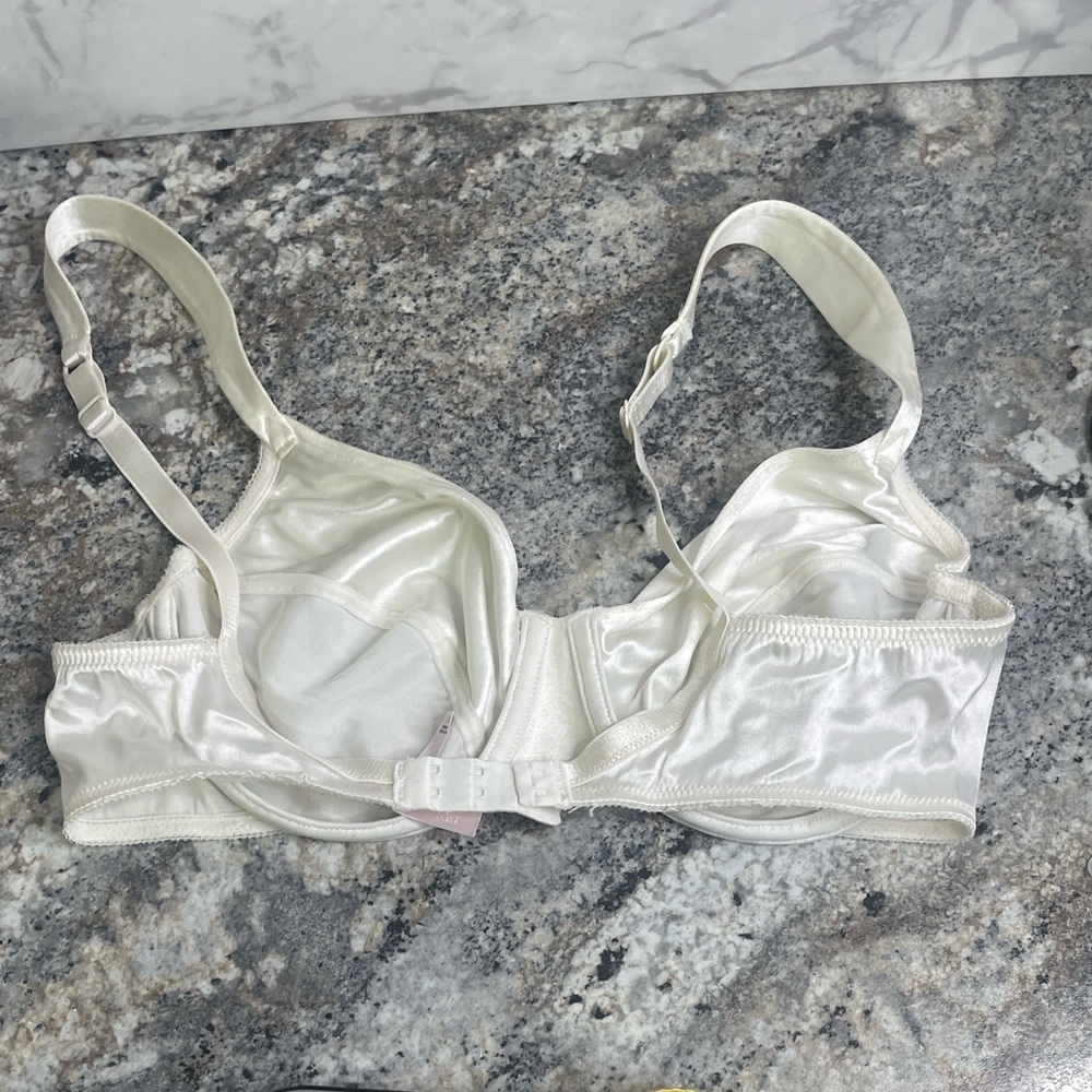 Victoria's Secret Second Skin Satin Unlined Full Coverage Bra 36C Ivory Cream - Picture 2 of 5